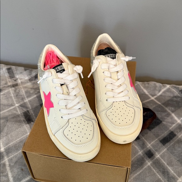 Vintage Havana Cream and Pink Sneakers - Picture 2 of 7